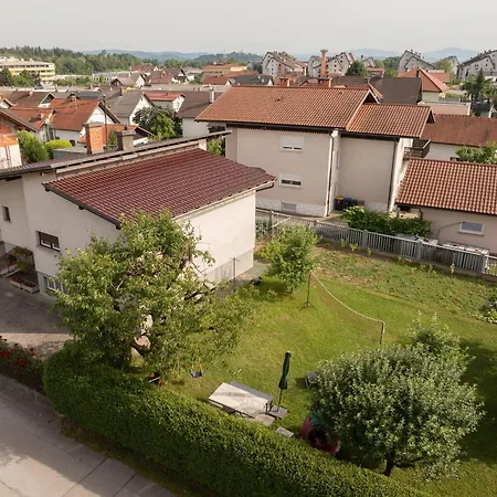 Homestay Retro House In Kamnik