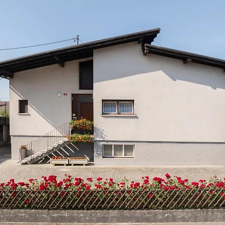 Retro House In Homestay