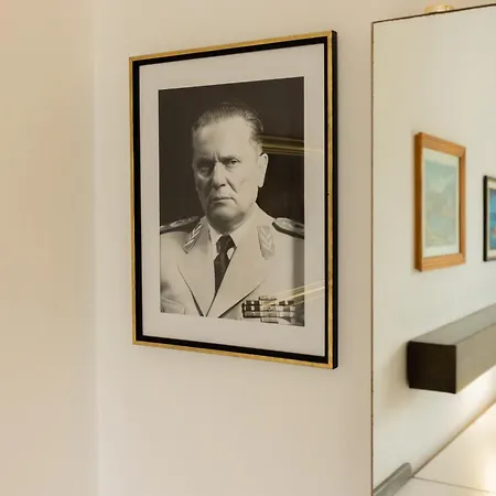 홈스테이 Retro House In 캄니크