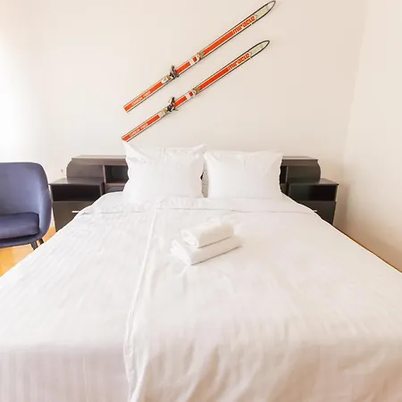 Retro House In 캄니크