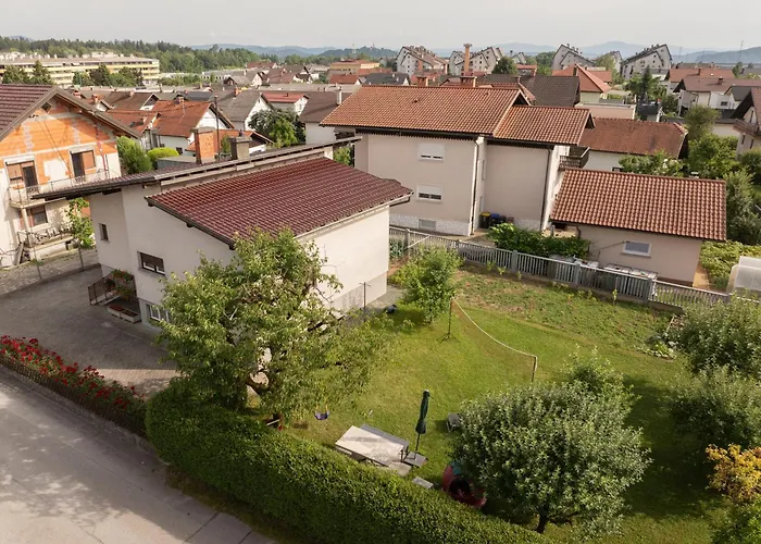 Homestay Retro House In Kamnik