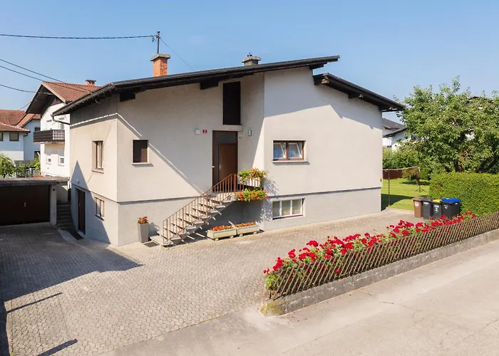 Retro House In Homestay